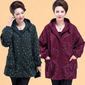胖太太中老年200斤特体加肥大码女装春秋季妈妈休闲外套奶奶风衣