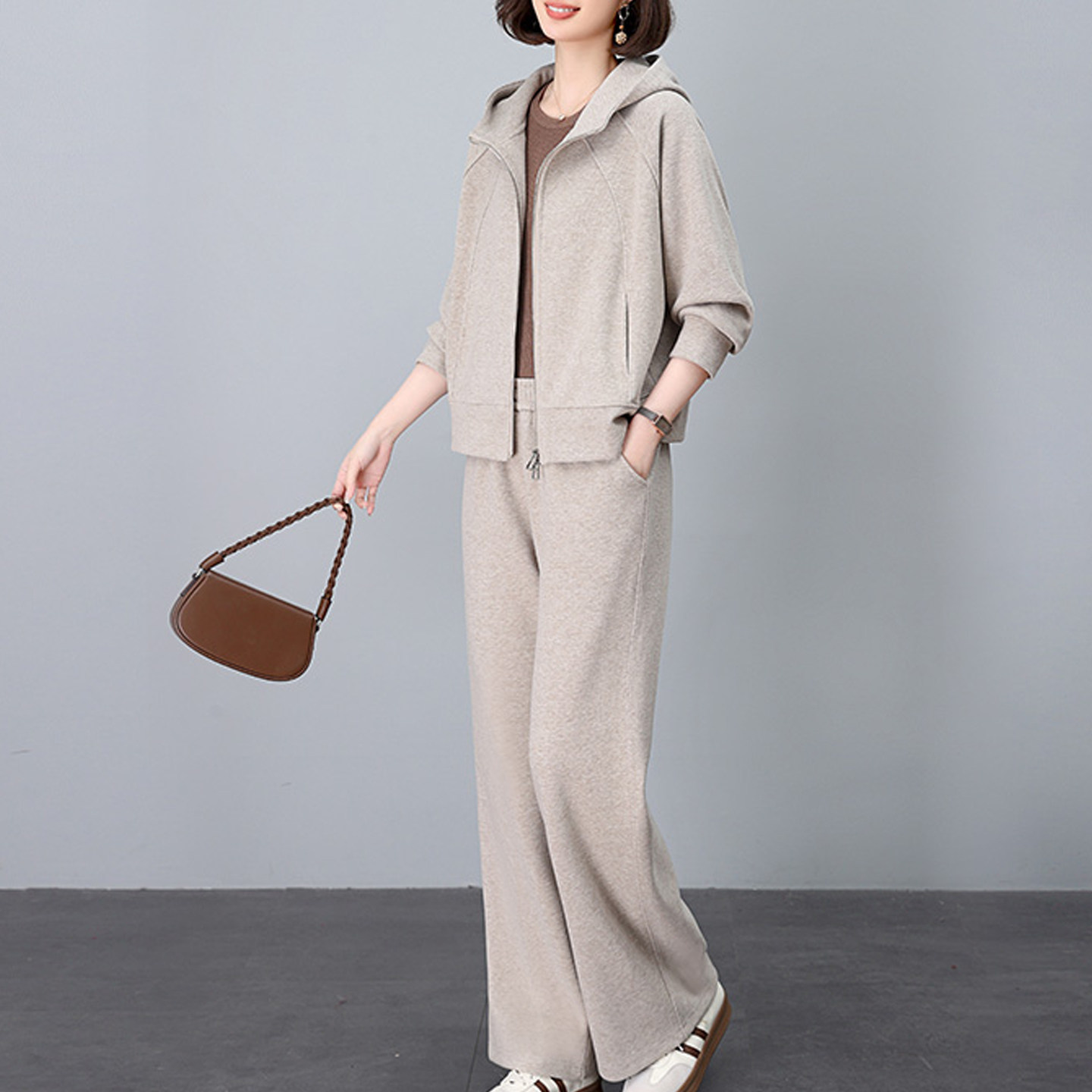 休闲套装女春秋2026新款中年妈妈一整套洋气运动外套卫衣裤两件套