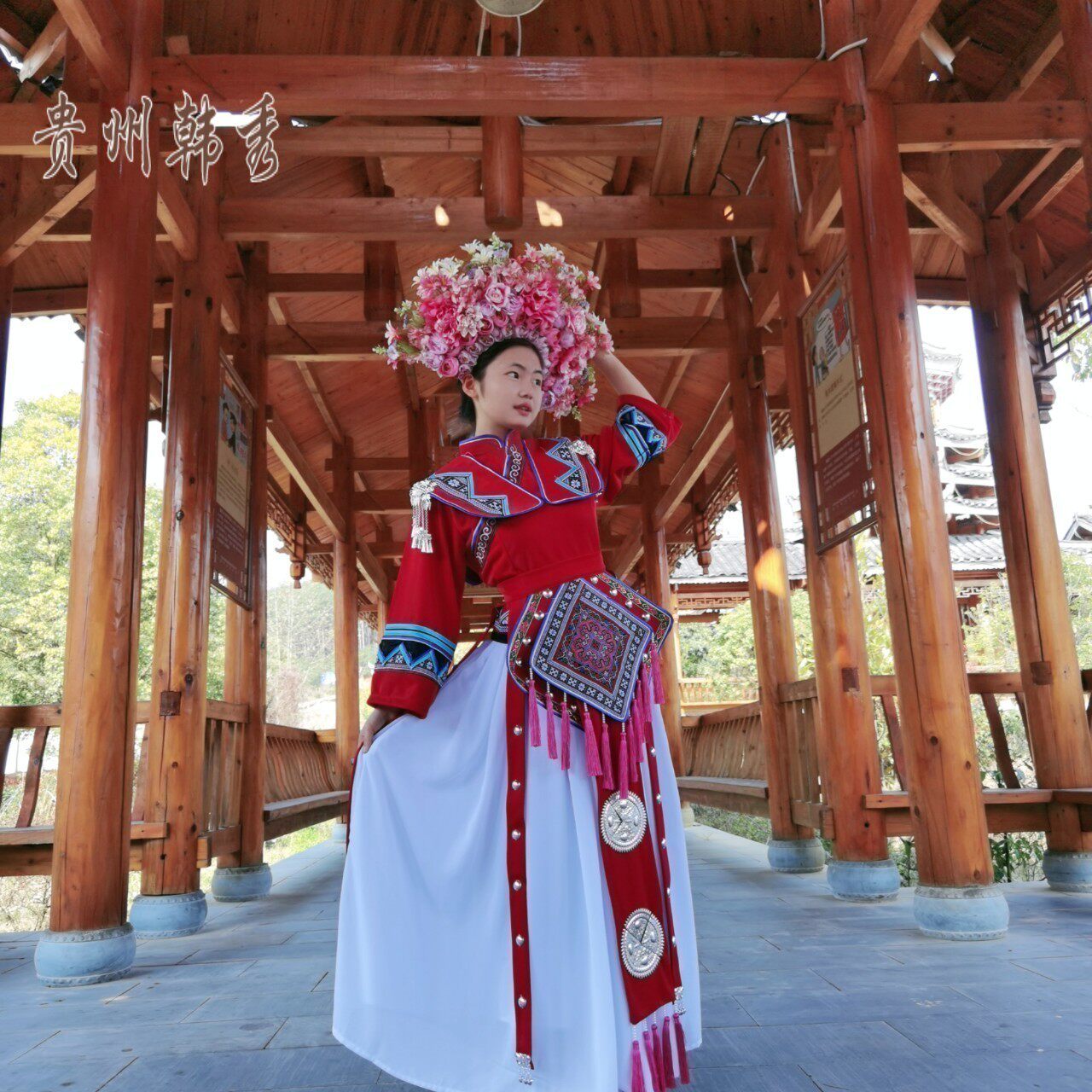少数民族服装新款旅拍贵州云南苗族苗疆少女服饰摄影女装春秋款