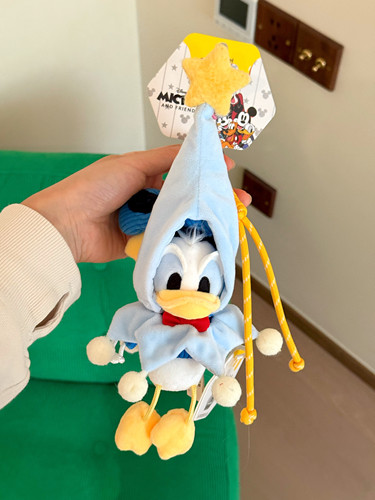 正版唐老鸭噗噗魔法师帽毛绒玩偶包挂件汽车钥匙扣送女友生日礼物