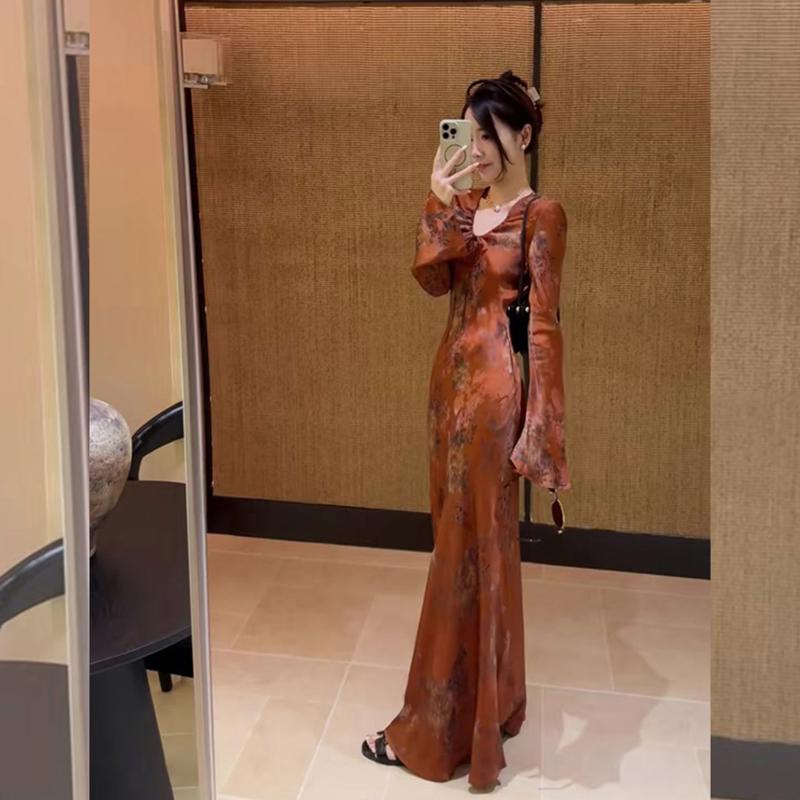 复古风V领印花连衣裙女秋季新品中式改良长袖系带收腰气质长裙