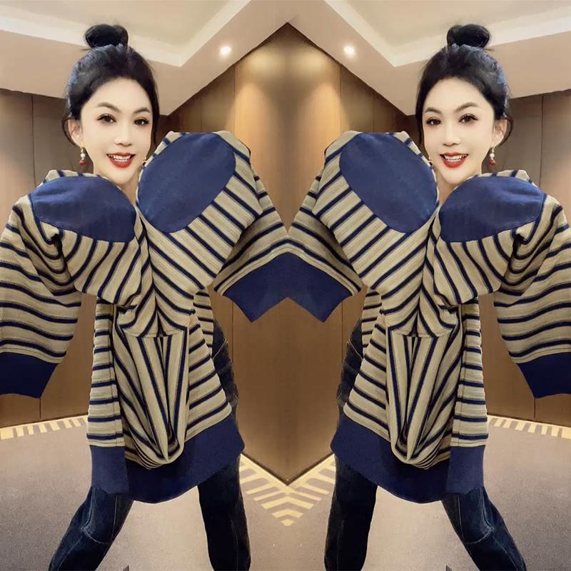 洋气减龄时尚外套秋季新品宽松显瘦百搭长袖上衣补丁条纹短外套女