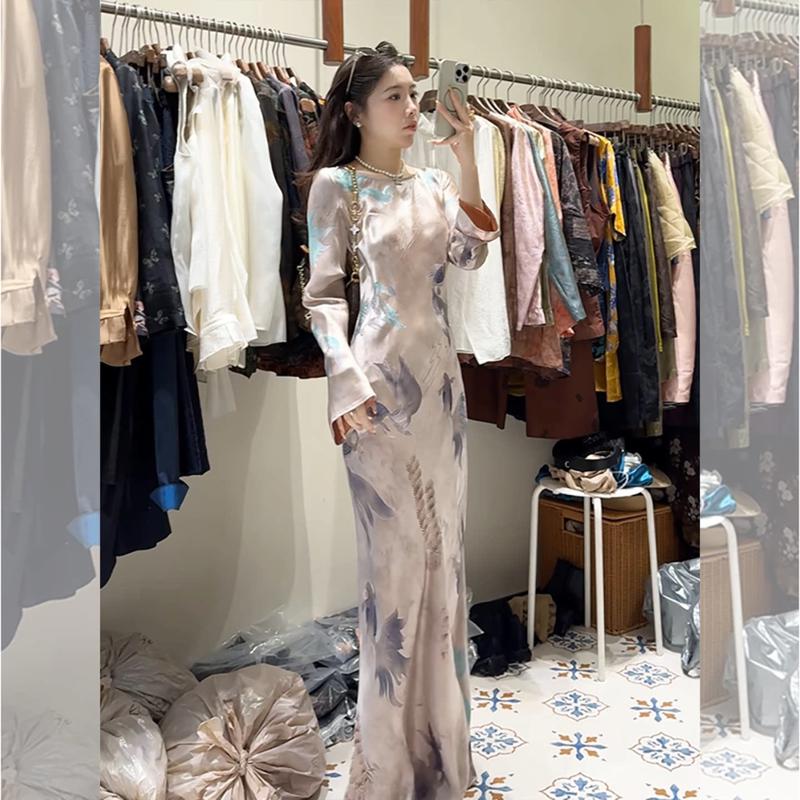 法式高端优雅印花连衣裙女2026年秋季新品轻奢气质绝美收腰长裙子