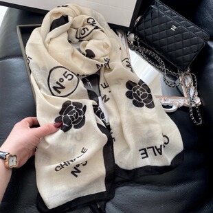 气质山茶花字母旅游围巾女春夏薄款防晒棉麻丝巾百搭围脖披肩两用