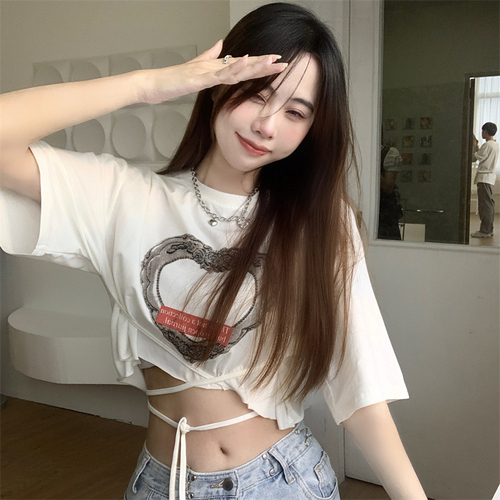 Real shot American Short Sleeve T-Shirt women's new fashion in summer, loose and retro design, niche short coat