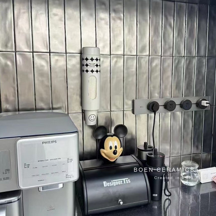 柏恩 银色长条商铺瓷砖金色小方砖瓷砖酒吧夜店吧台瓷砖背景墙