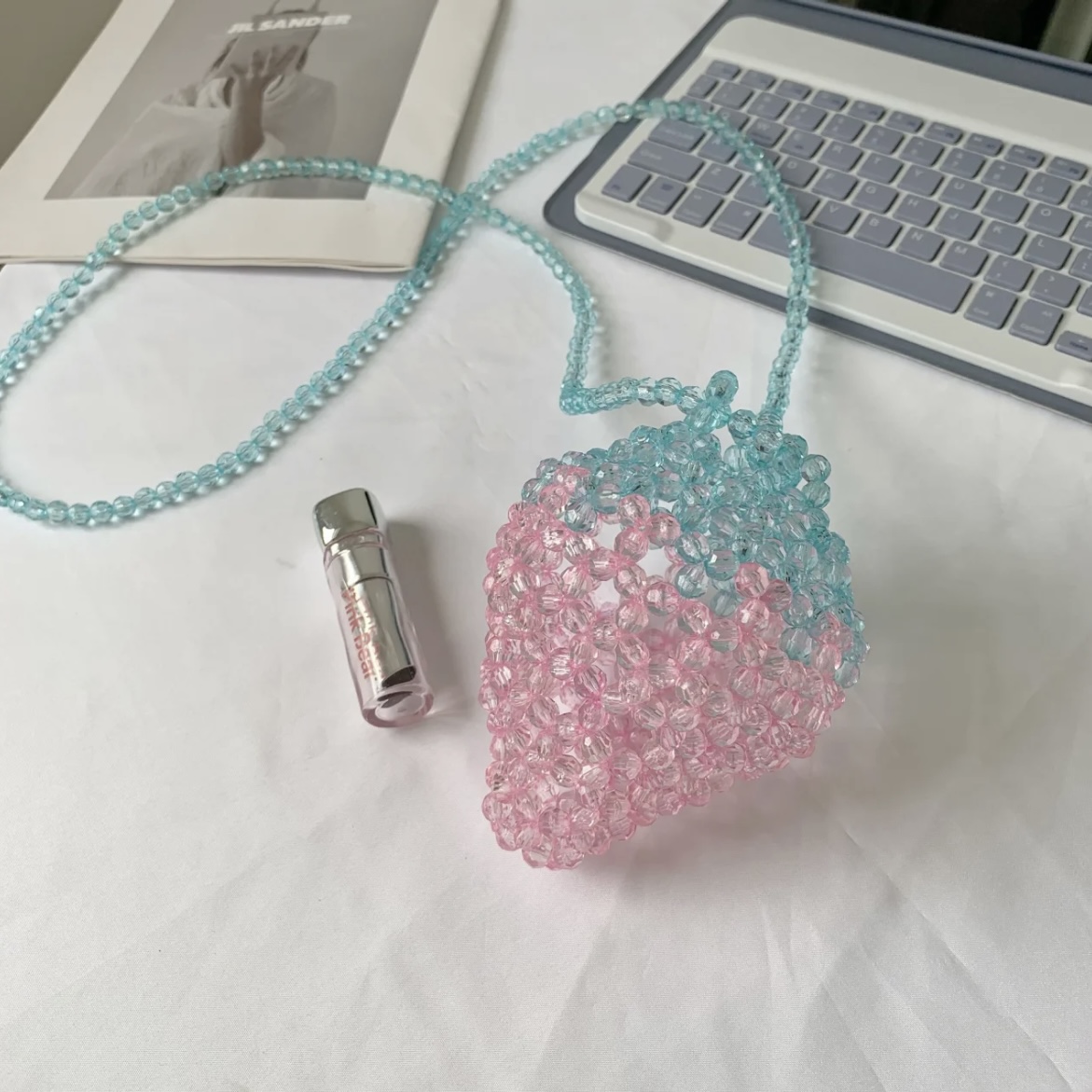 迷你亚克力草莓球口红链条单肩斜挎包小众设计女士百搭款串珠小包
