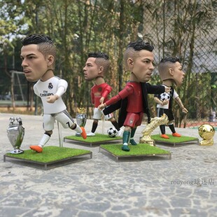 皇马葡萄牙足球星7号C罗纳尔多CR7外套手办公仔人偶摆件送礼精品