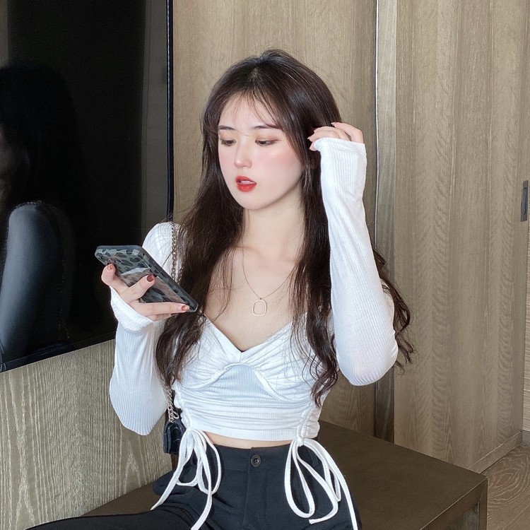 Real price sexy front drawstring long sleeve T-shirt with low collar and thin body and navel top