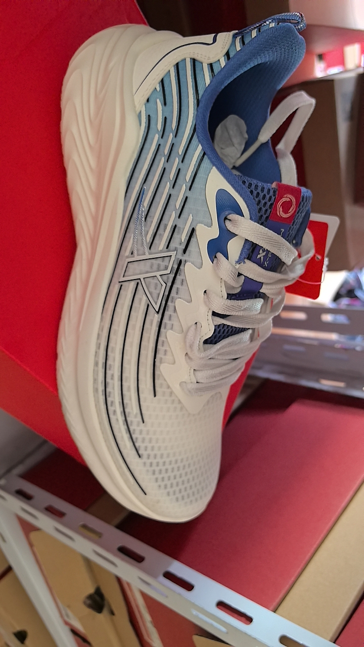 男鞋氢风科技跑鞋男春季新款网面透气软底高弹运动鞋子男