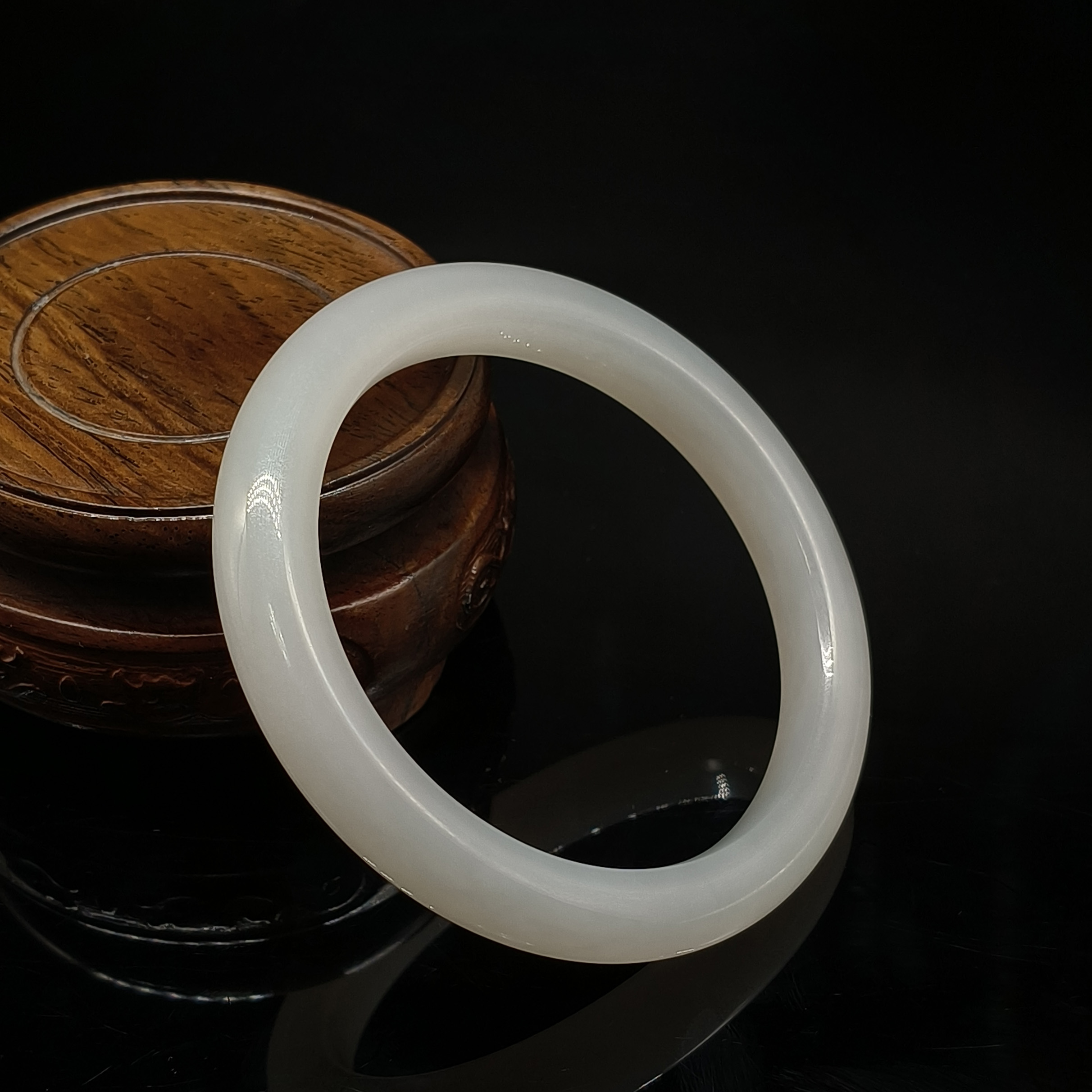 和田玉羊脂白玉手镯   内径60mm     重量48.508克   24090400074