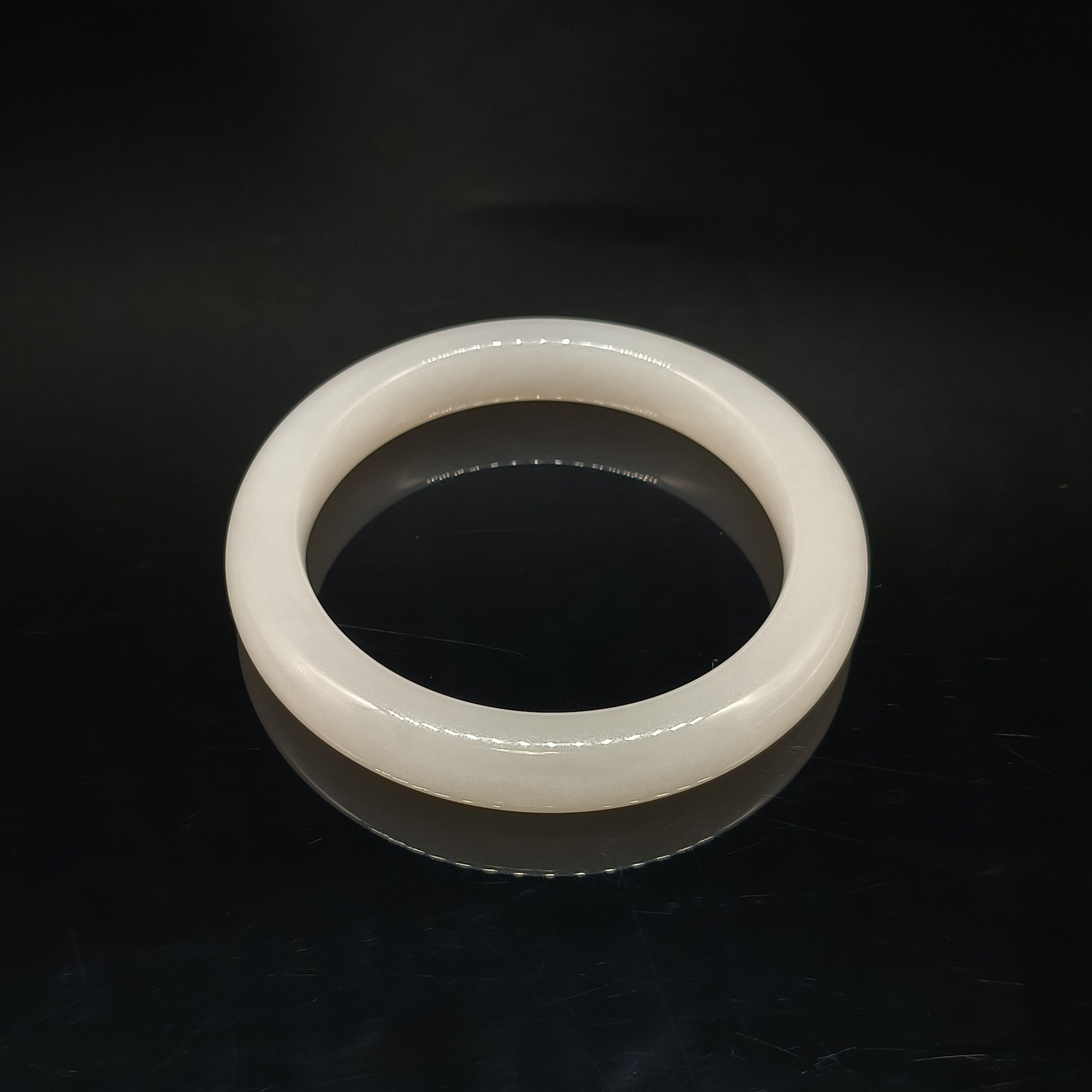 和田玉羊脂白玉手镯   内径56mm   重量49.692克  24090400076