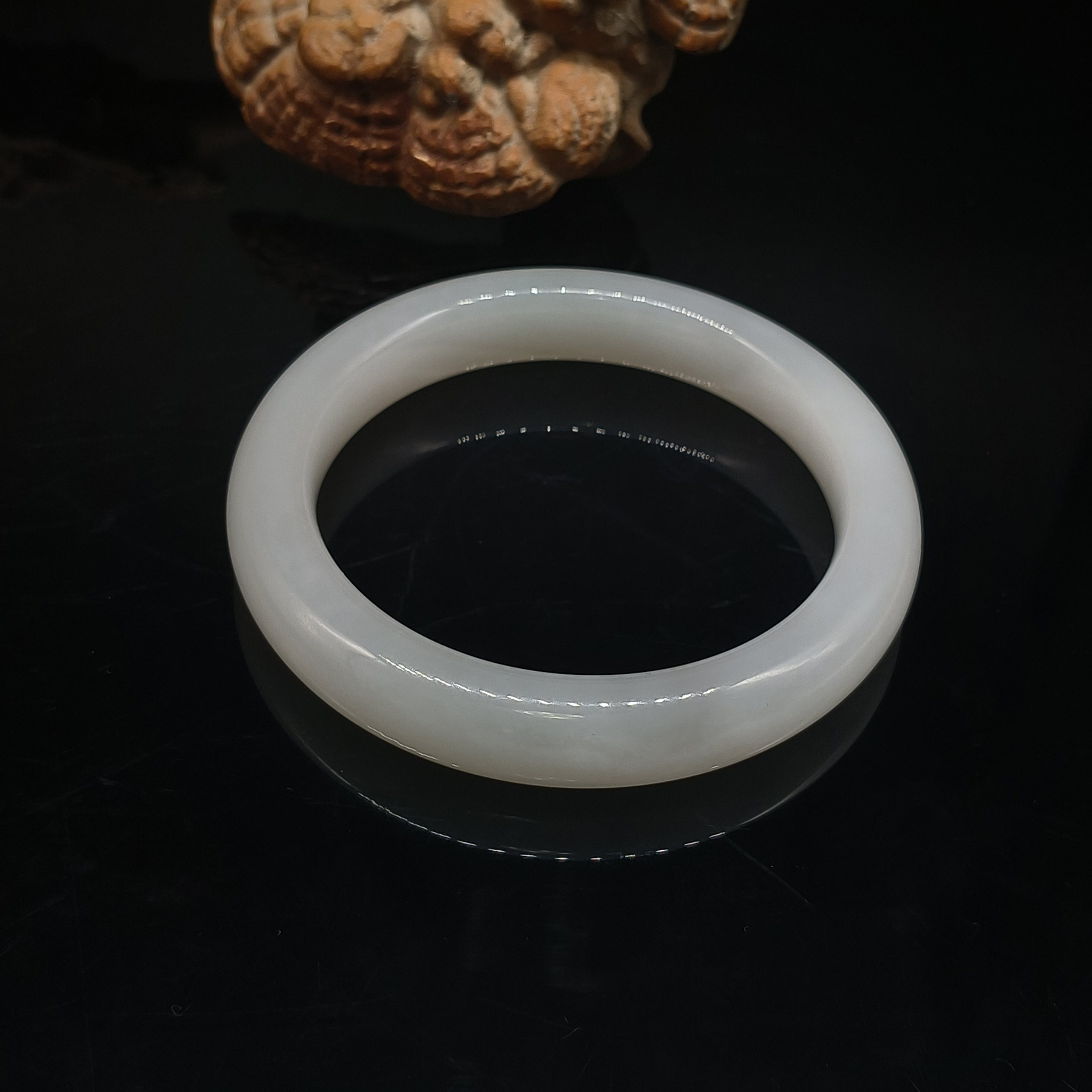 和田玉羊脂白玉手镯   内径58mm  重量59.928克   24121300025