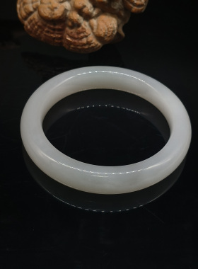 和田玉羊脂白玉手镯   内径58mm  重量59.928克   24121300025