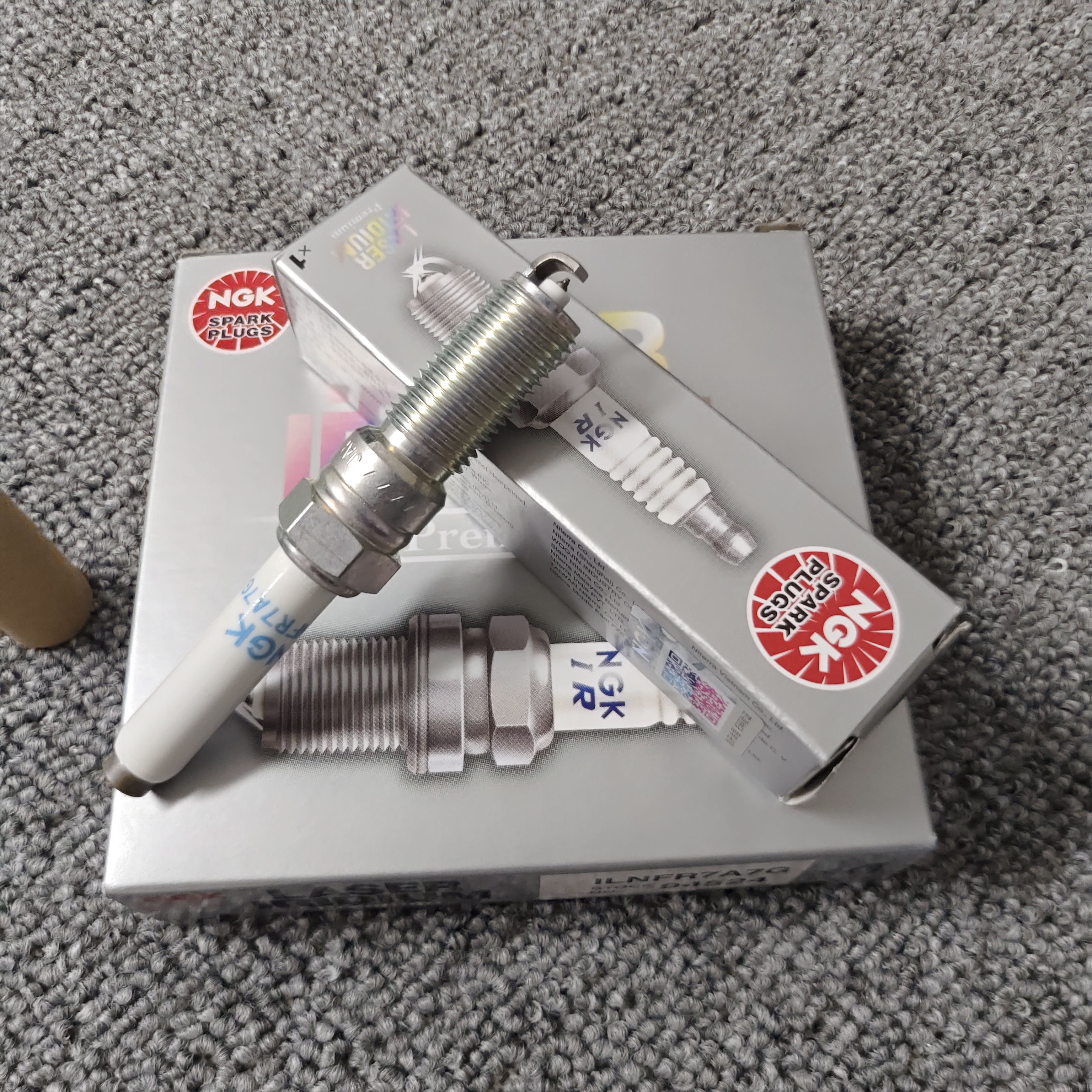 正品NGK火花塞铱铂金别克CT5LSY