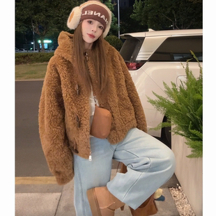 NN家秋冬加厚女连帽牛角扣仿羊羔毛麂皮绒皮毛一体放皮草外套2022