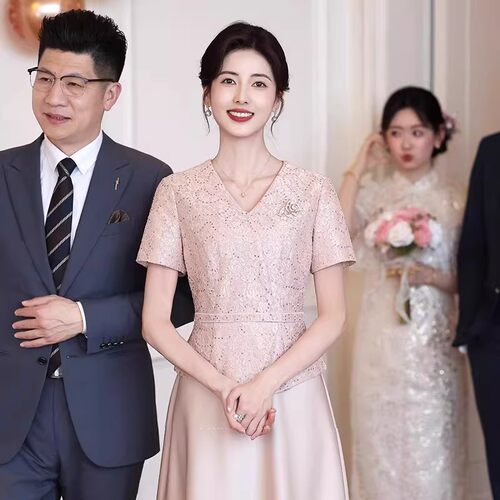 高端妈妈婚宴礼服2026新款香槟色喜婆婆连衣裙女优雅大气上档次款