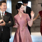 旗袍大码 高端轻奢长袖 订婚妈妈装 高贵年轻喜婆婆婚宴礼服2026新款