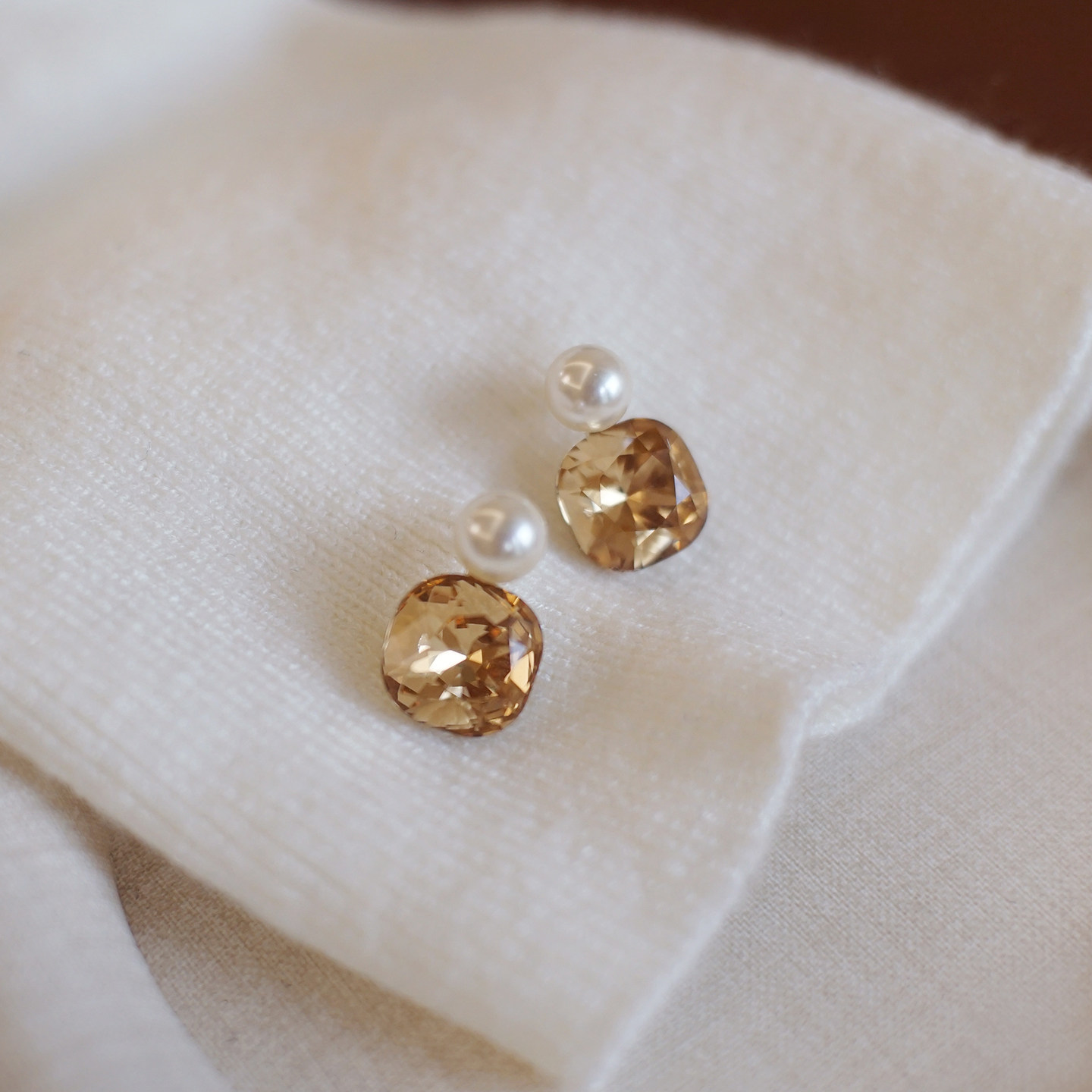 柚卡 茶咖色水钻耳钉轻奢高级感气质大气人造珍珠耳饰秋冬耳环女