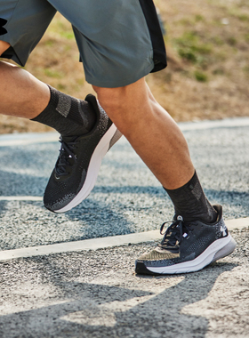 UA安德玛跑步鞋男子HOVR Turbulence2缓震透气轻盈运动鞋3026520