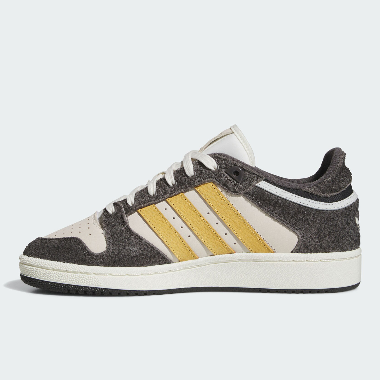 阿迪达斯经典拼接篮球复古板鞋