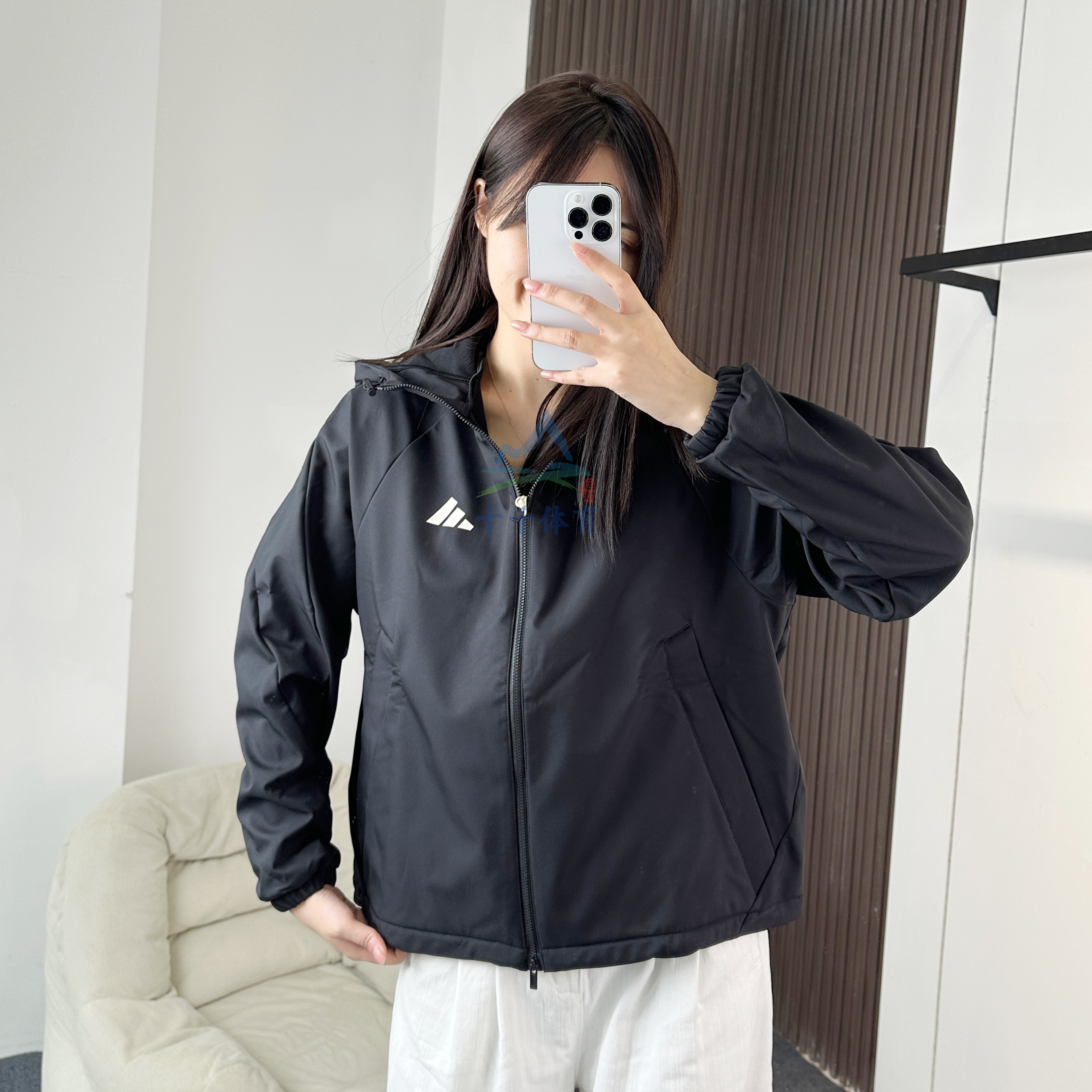 阿迪达斯外套女子帽加绒运动夹克