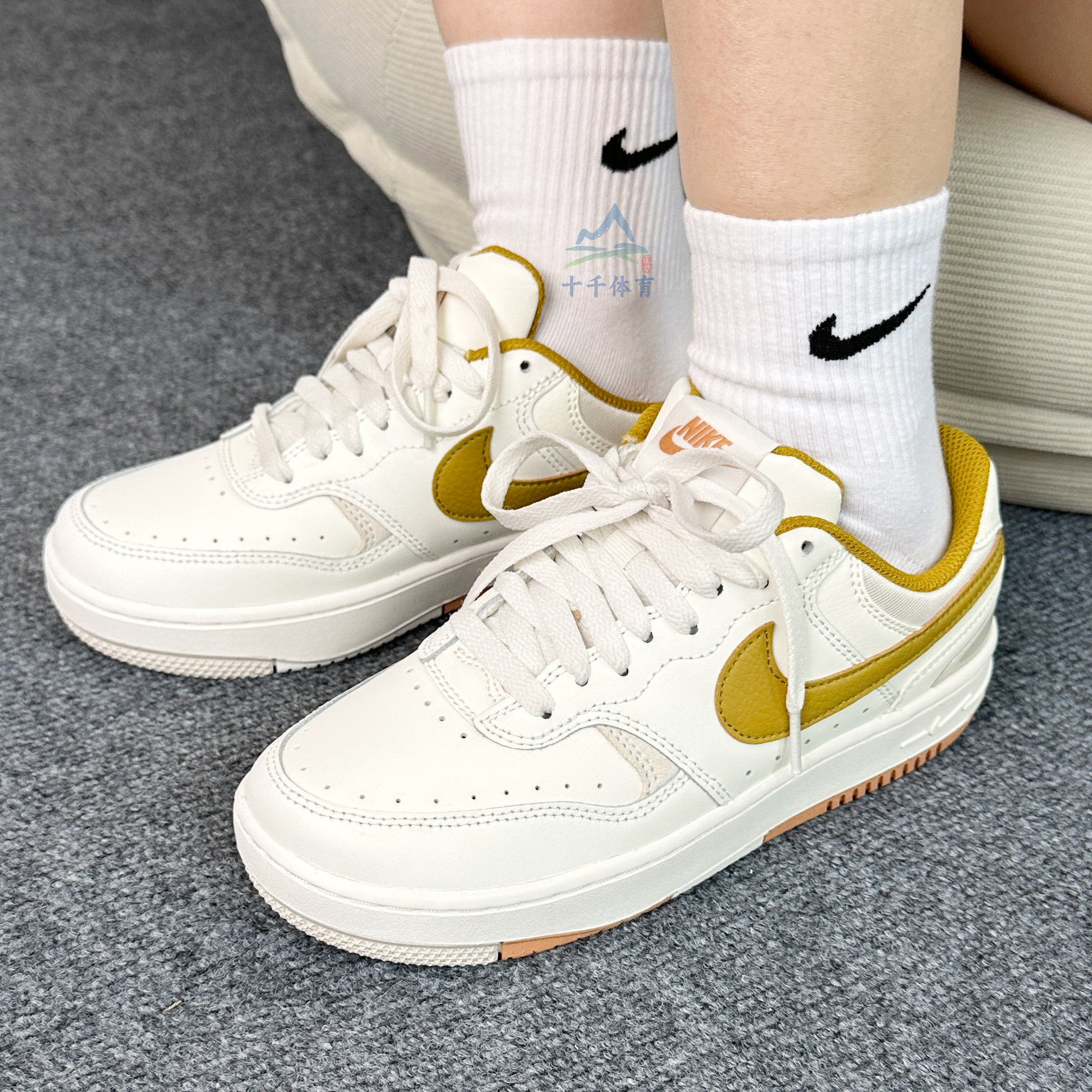 Nike耐克女子复古增高运动板鞋