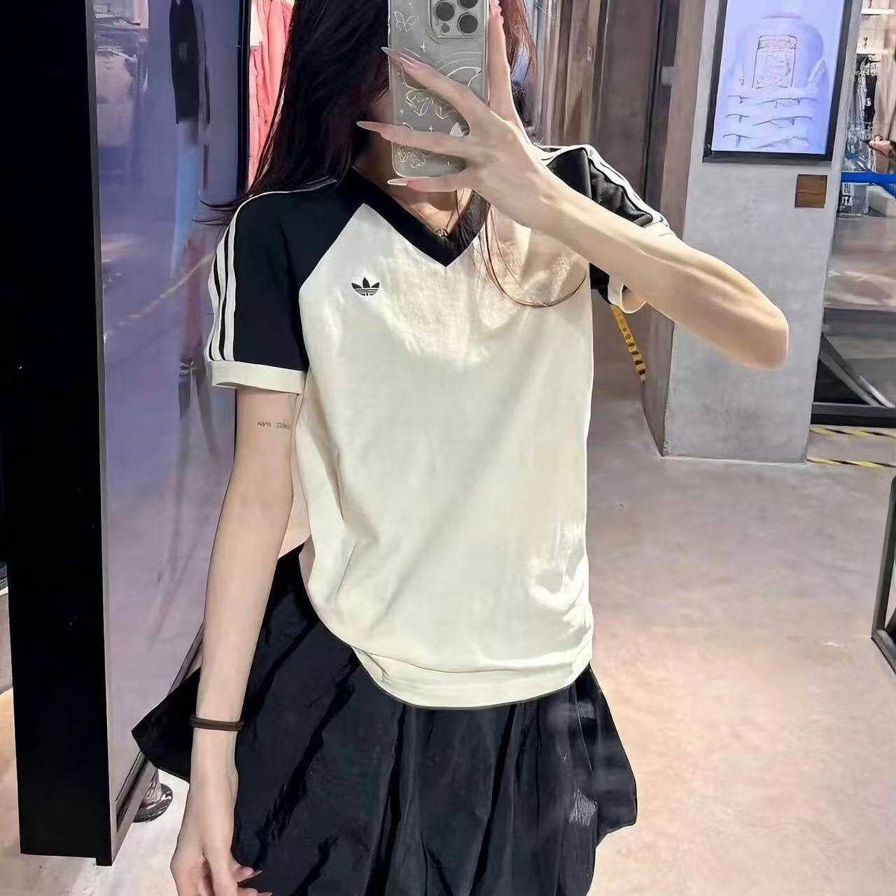 Adidas阿迪达斯三叶草女子撞色条纹V领运动短袖T恤KE6163/KF0316