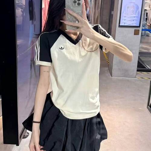 迪达斯三叶草女子V领运动短袖T恤