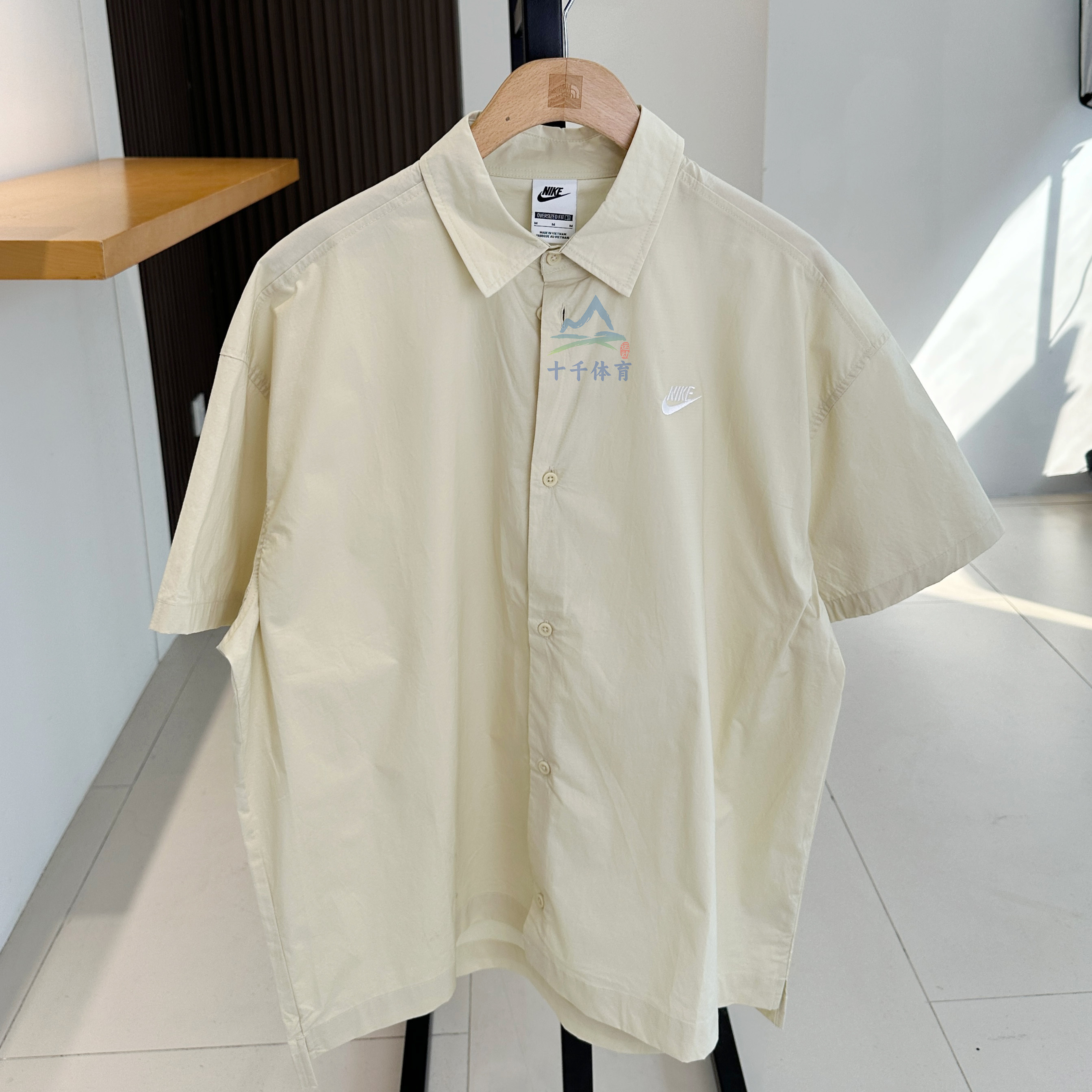 Nike耐克CLUB男刺绣小标短袖衬衫