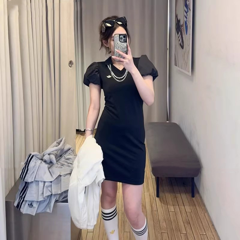阿迪达斯三叶草泡泡袖V领连衣裙