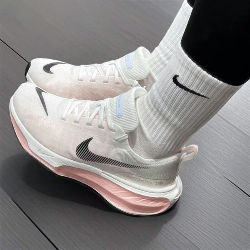 Nike耐克女透气轻便休闲运动鞋
