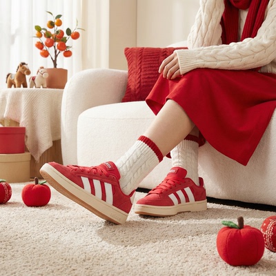 阿迪达斯红色面包鞋女子休闲板鞋