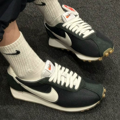 Nike耐克女华夫底时尚运动休闲鞋