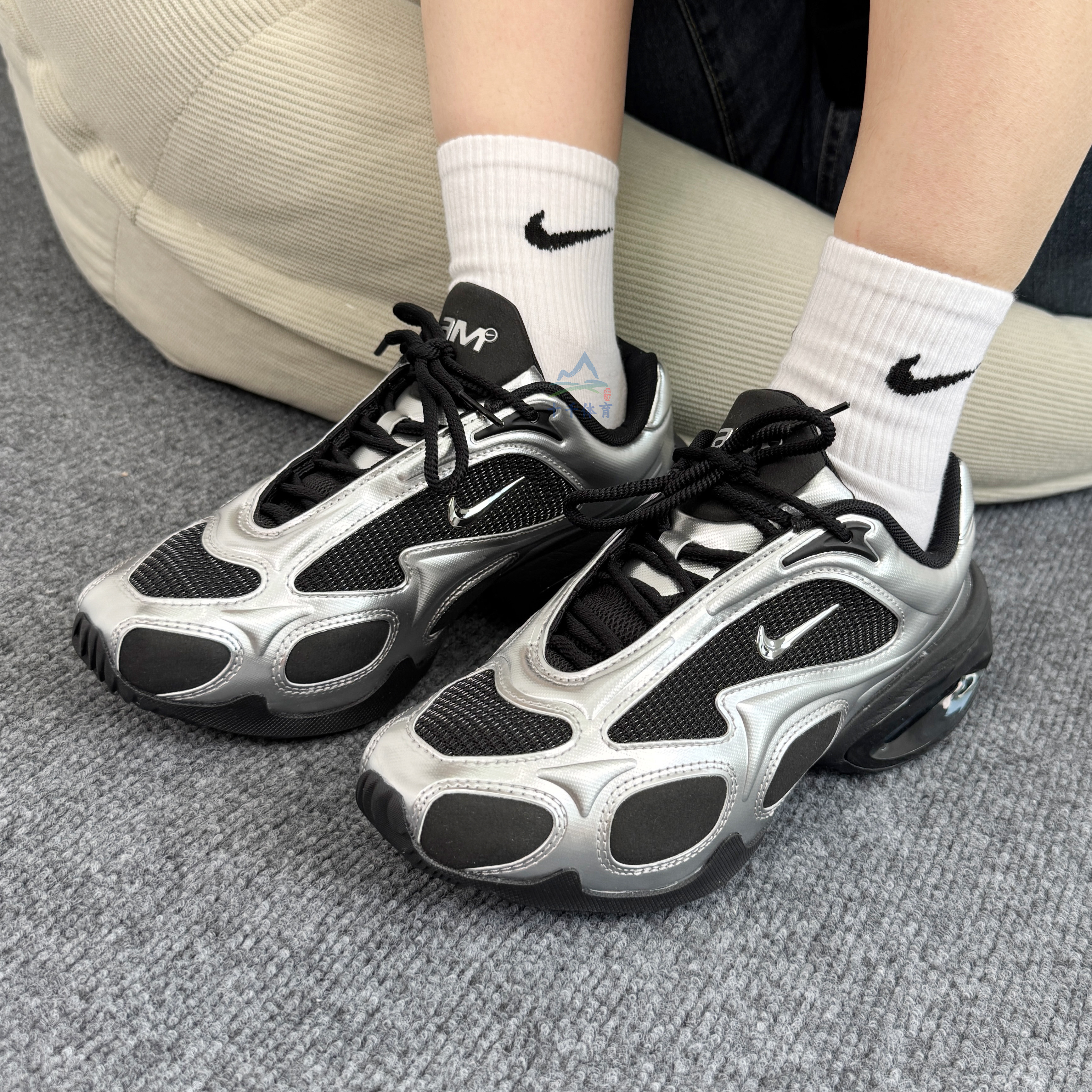 Nike耐克AirMa液态银气垫跑步鞋