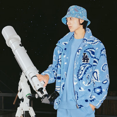 MLB情侣款腰果花仿羊羔绒外套