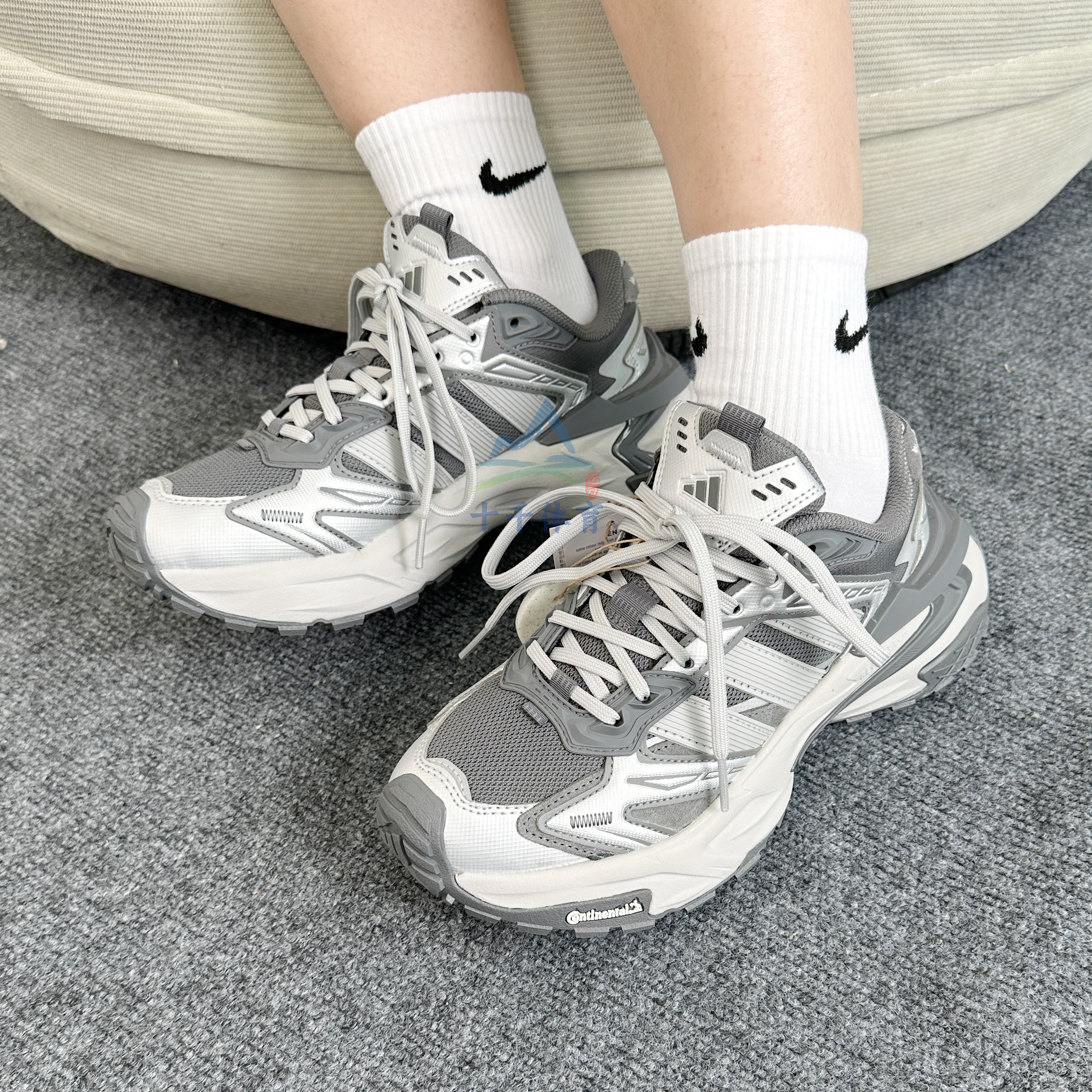 阿迪达斯「破晓机甲风暴」老爹鞋