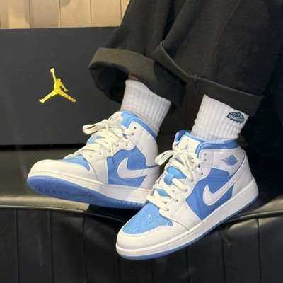 耐克AJ1板鞋传奇蓝大童运动鞋