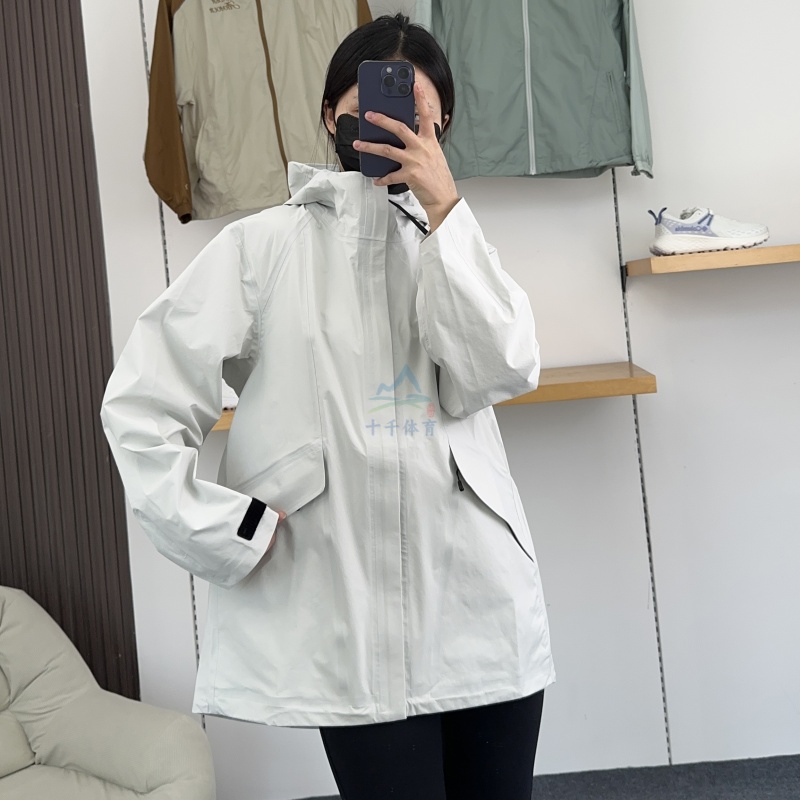 安德玛UA女子冲锋衣运动夹克外套