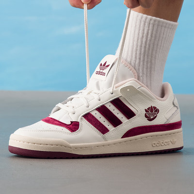 阿迪达斯三叶草男女运动低帮板鞋
