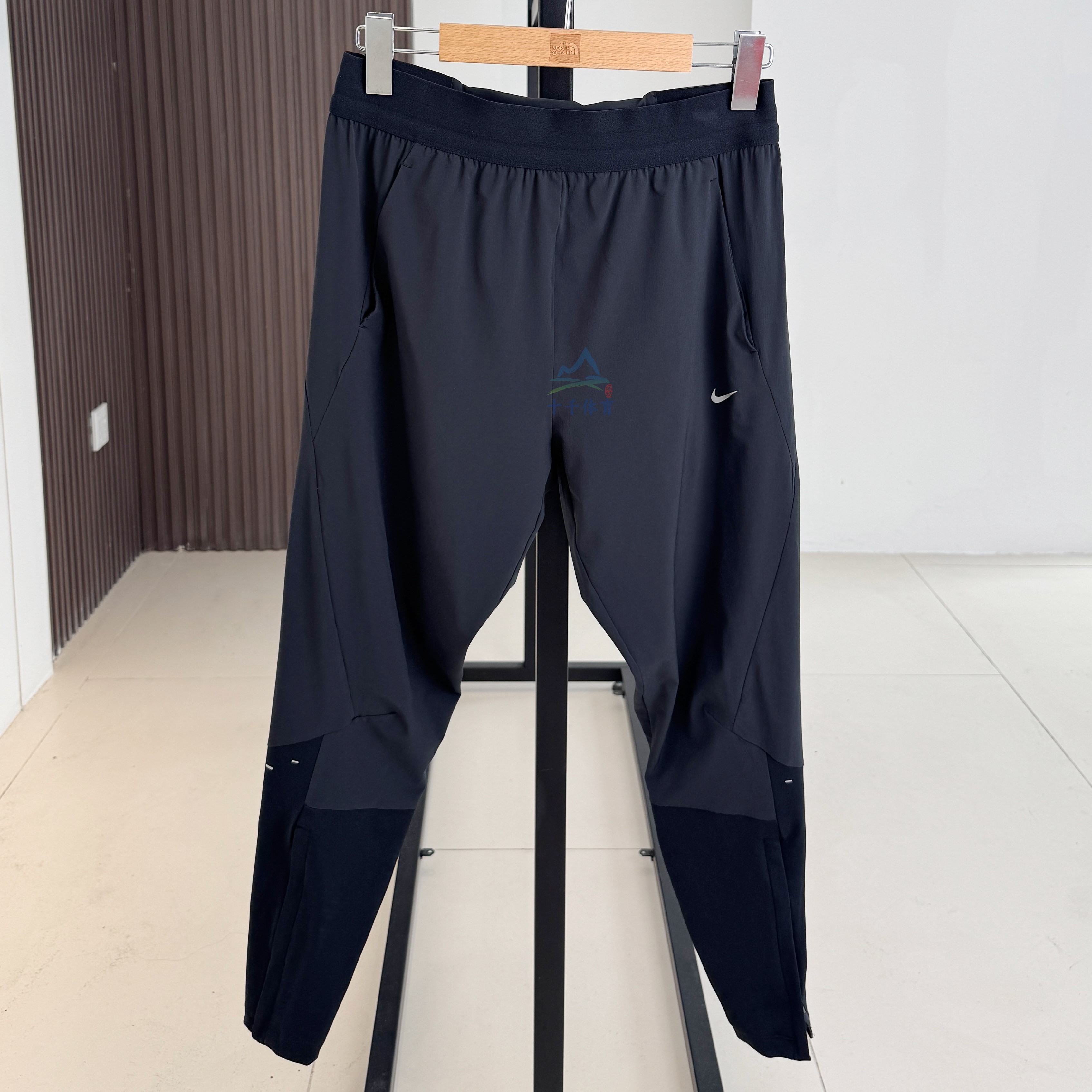 25秋季新款NIKE耐克女子运动休闲训练速干透气跑步反光长裤HV6089