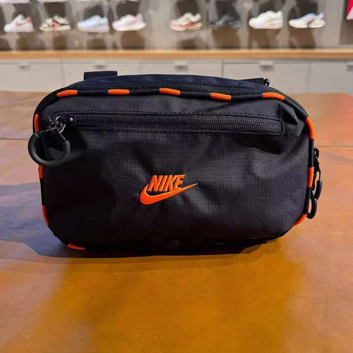 NIKE耐克斜挎包拉链口袋胸包腰包