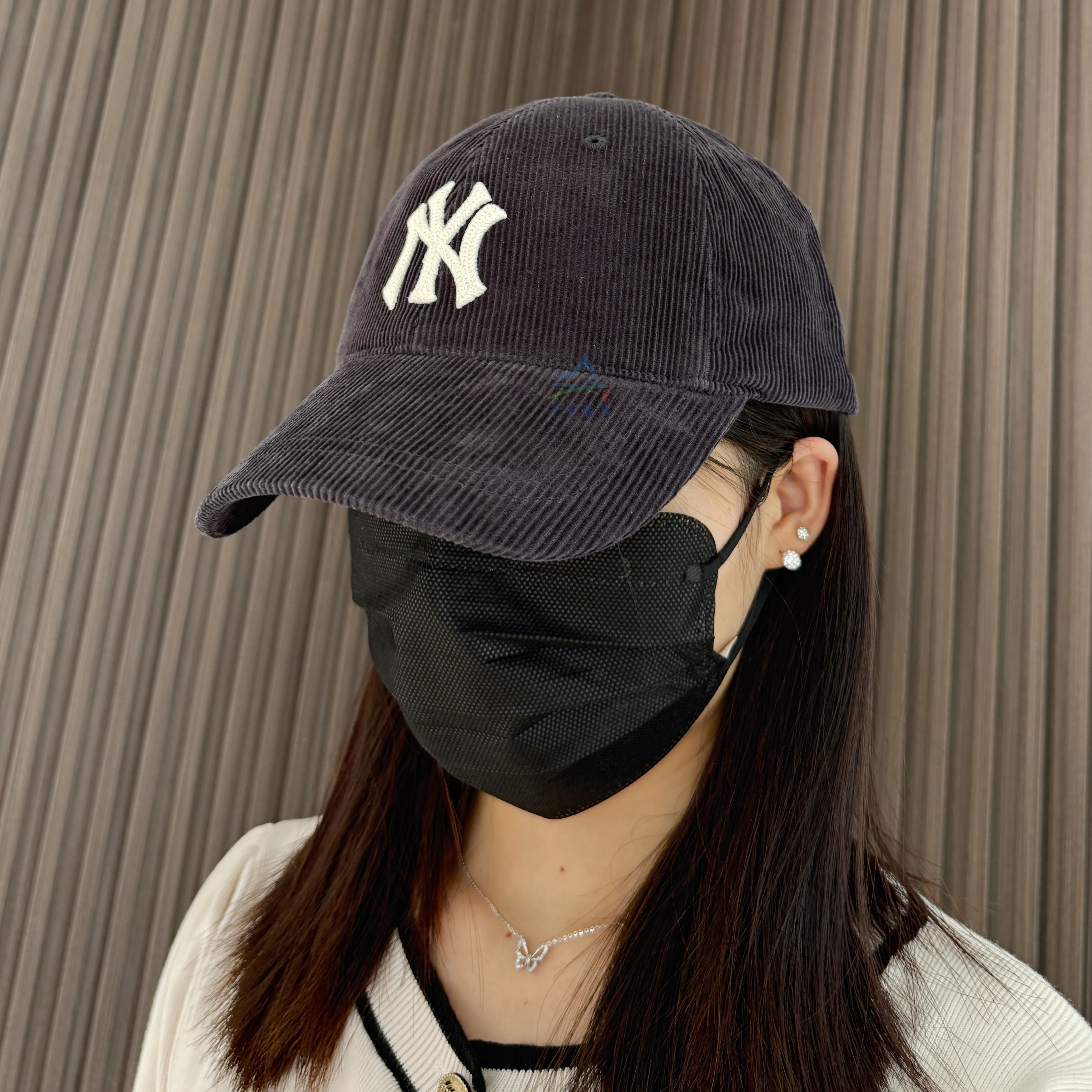 MLB男女情侣款灯芯绒鸭舌帽