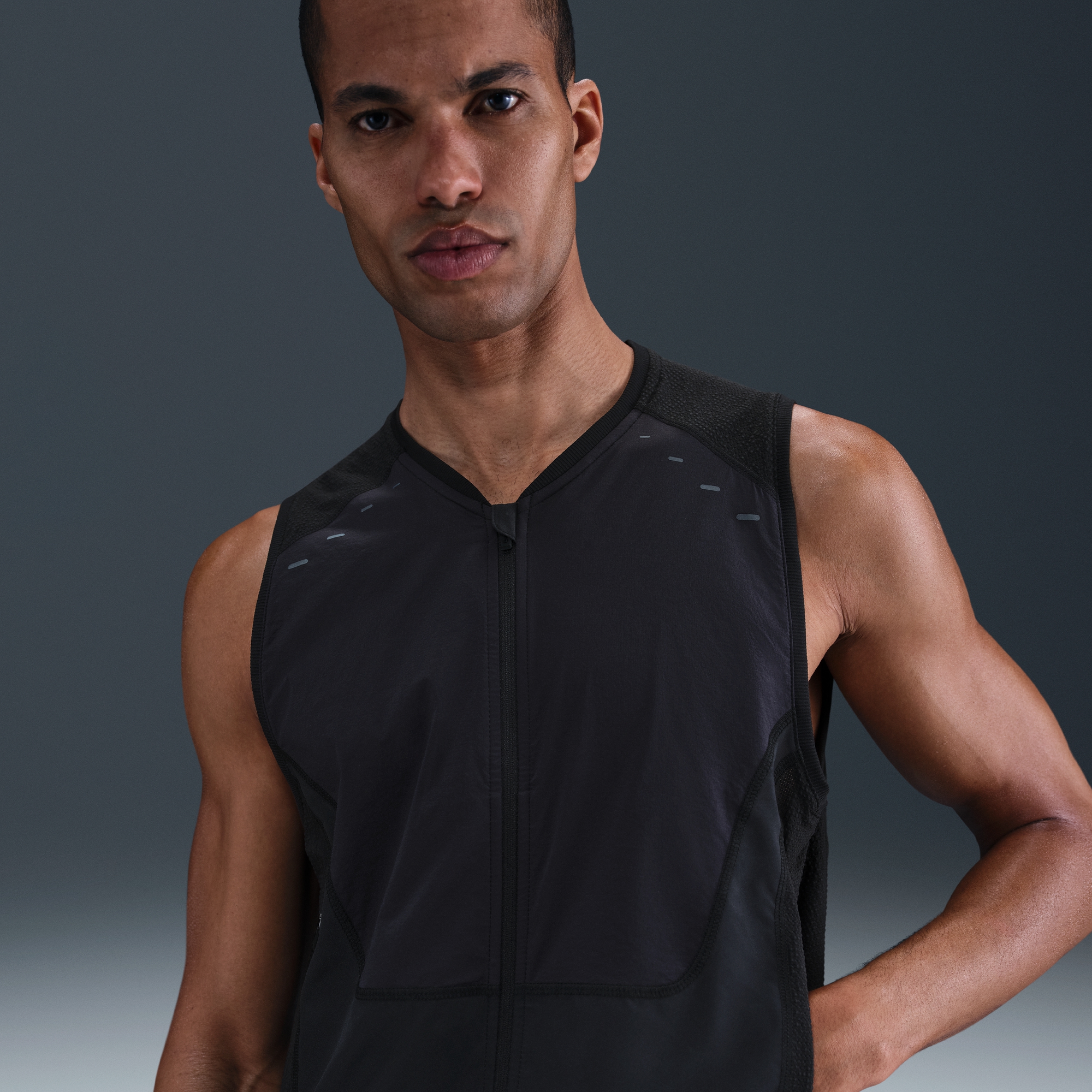 NIKE耐克勾男子速干反光跑步马甲