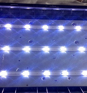 适用32E510C灯条32E7BRE灯条32E320W灯条 5800-W32003-1P50 8灯铝