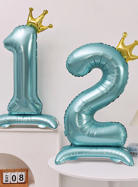 蓝色男孩站立皇冠数字复古珠光气球宝宝生日周岁拍照背景场景装饰