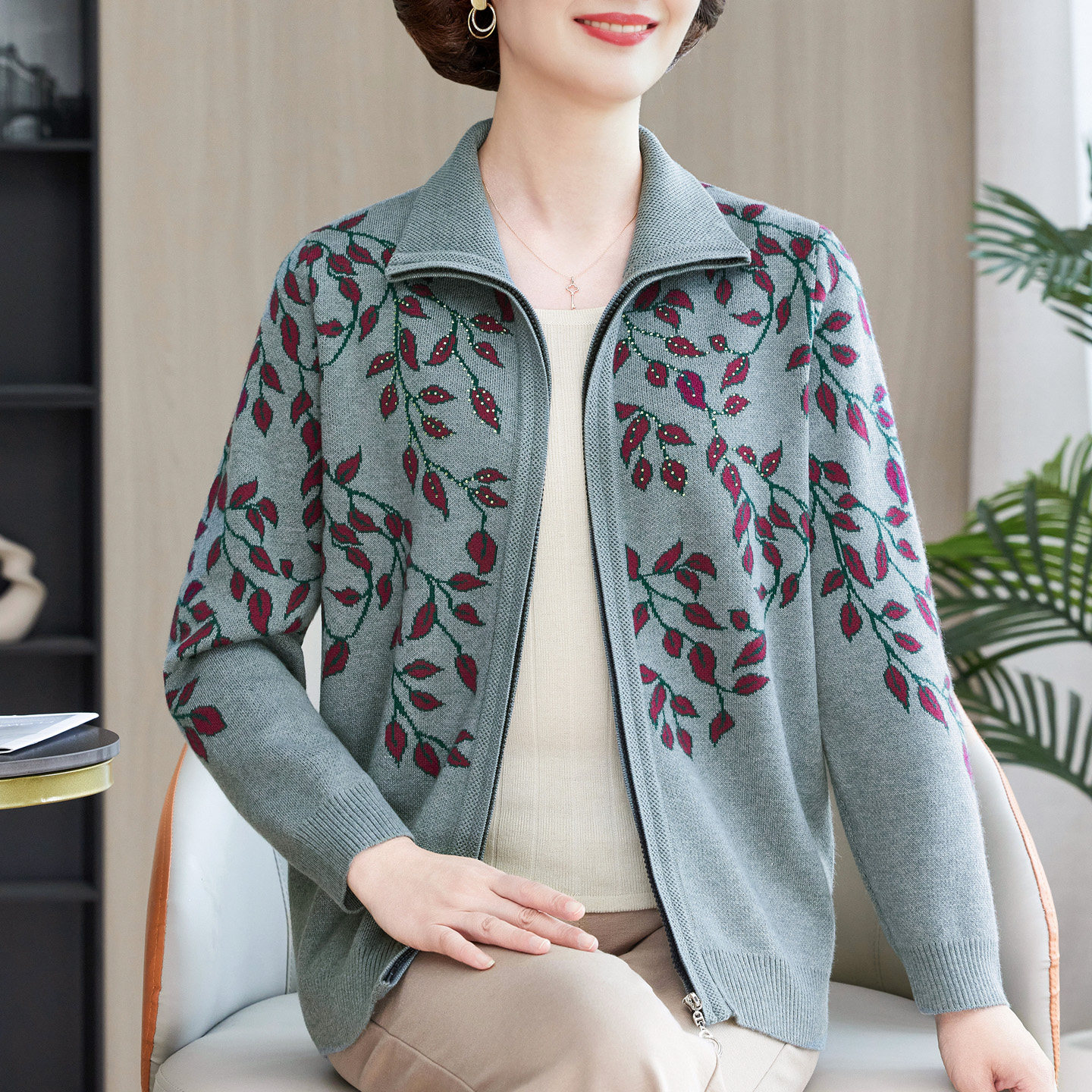 中老年妈妈春装针织开衫加肥加大码女装洋气宽松拉链翻领毛衣外套