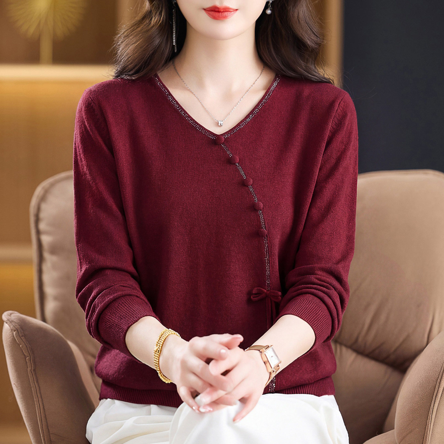 加肥加大码春装薄款羊绒衫女中年妈妈洋气高级感V领针织打底上衣