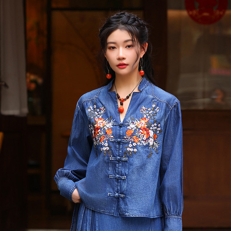 2025秋季新款复古牛仔设计感衬衫女重工刺绣长袖翻领上衣女9379