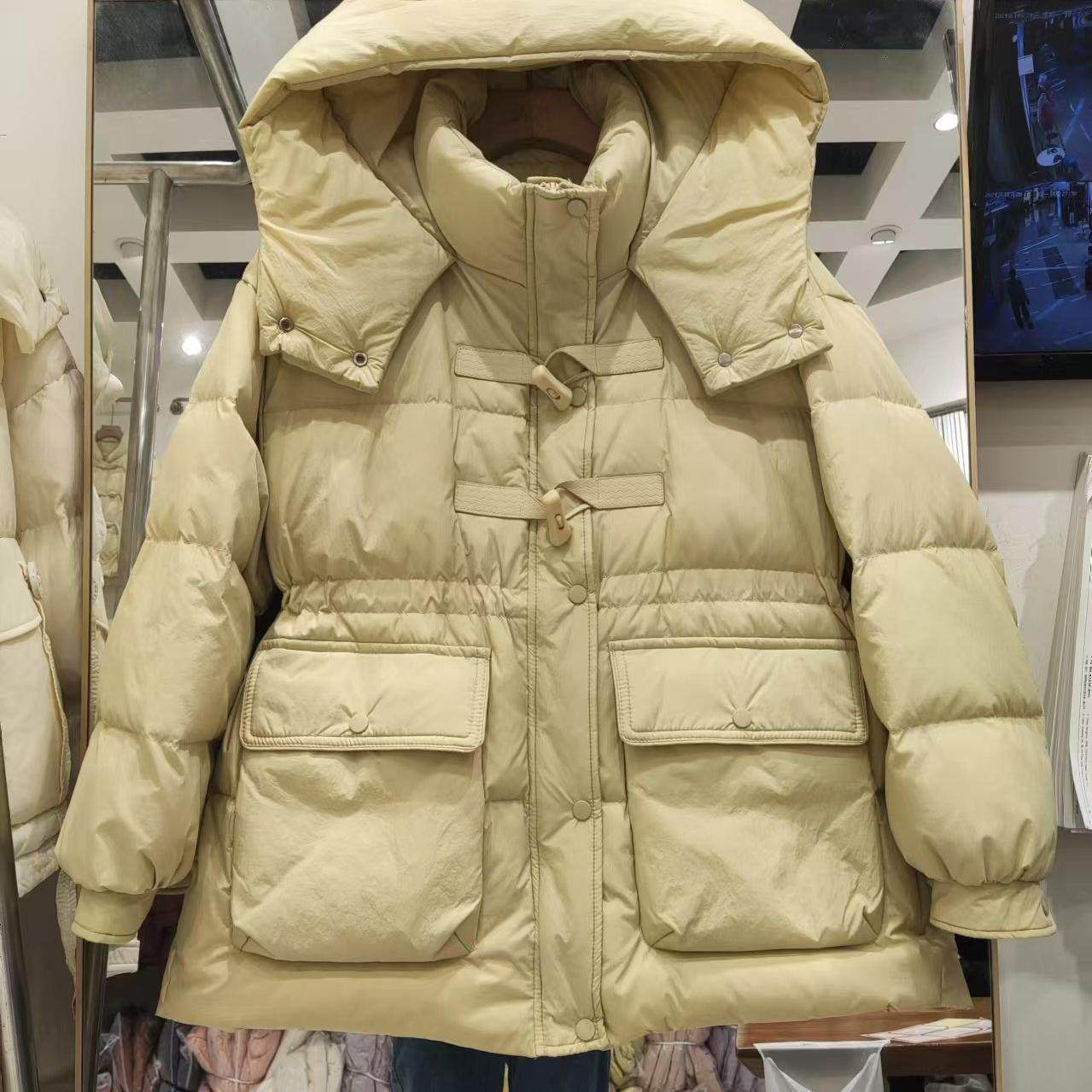 羽绒服女收腰大口袋2025年加厚连帽中长款白鸭绒宽松牛角扣冬装潮
